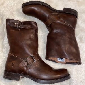 Veronica Short color maple frye boots size 9
